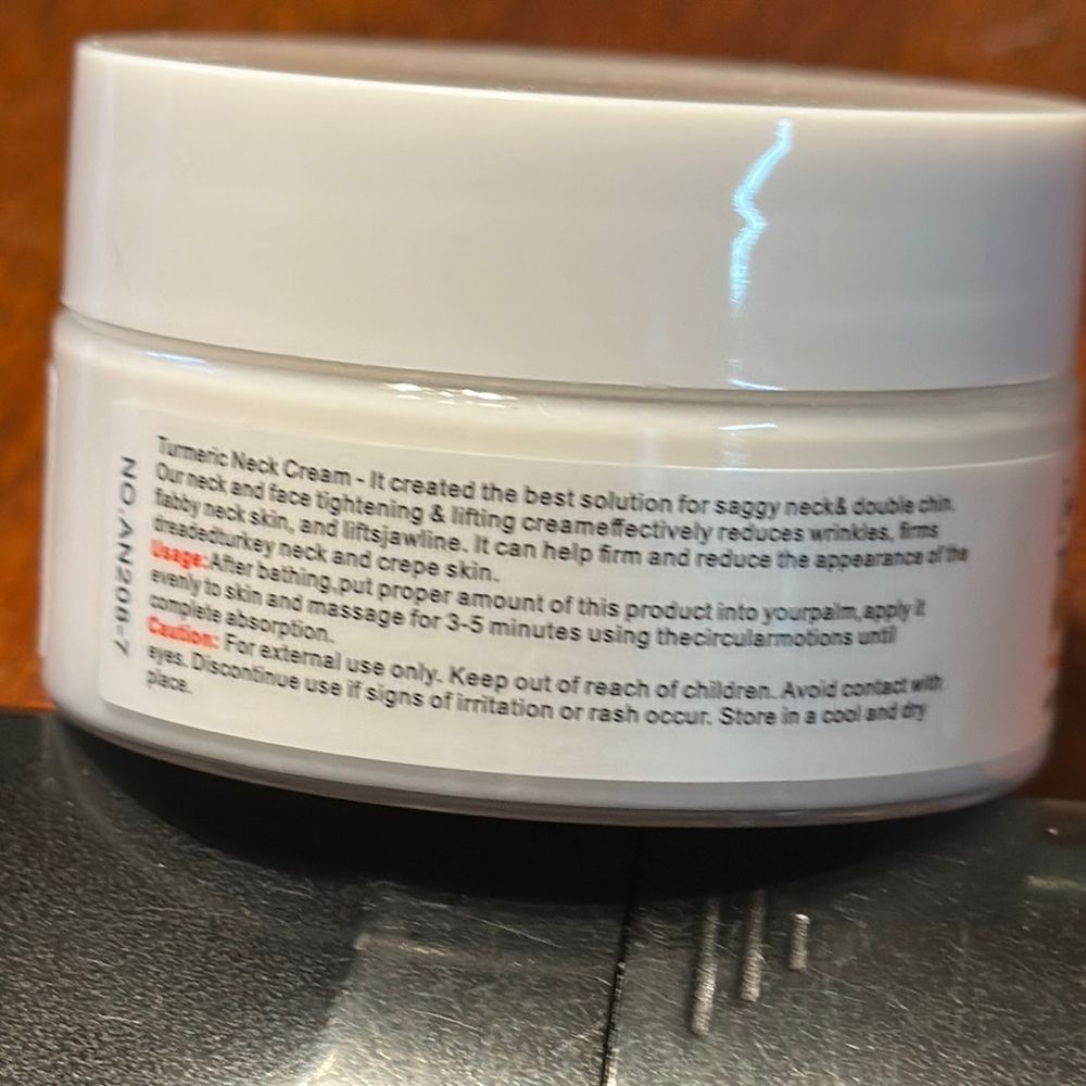 Turmeric Neck Cream - White - Picture 3 of 5